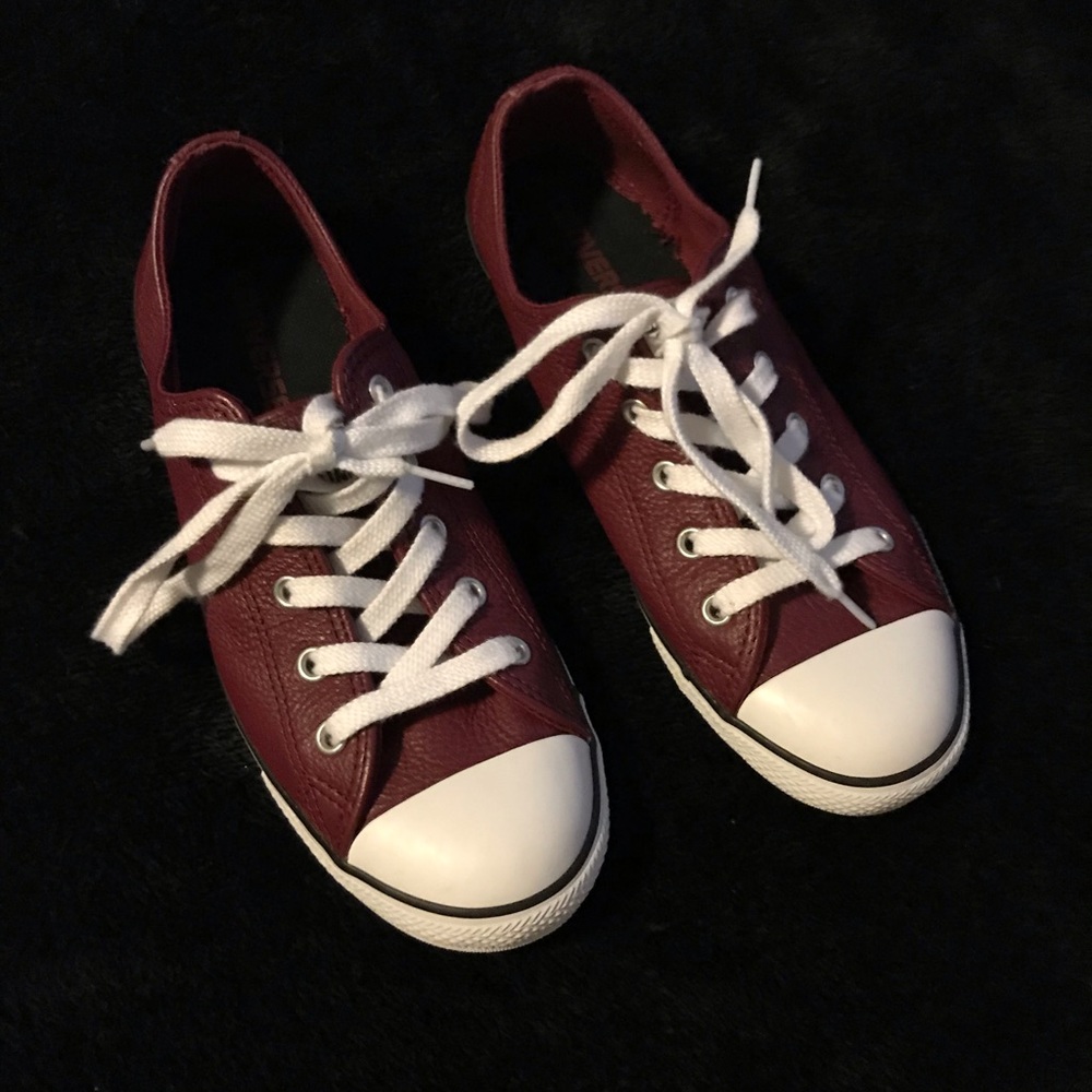 Burgundy Converse Size 8 Shoes